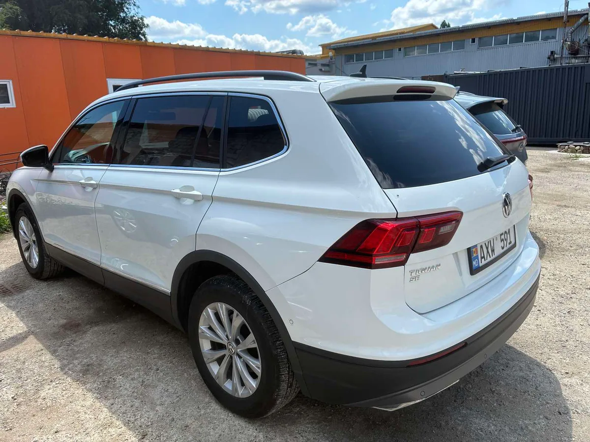 Volkswagen Tiguan SE 2018, вид сзади